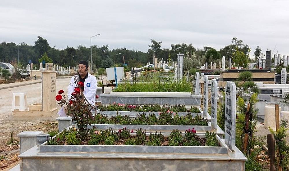Antalya B&uuml;y&uuml;kşehir Belediyesi 6 Şubat depreminde hayatını kaybedenleri andı