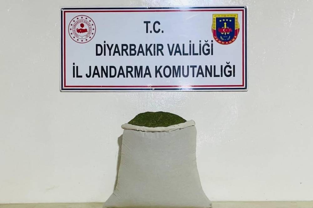 Diyarbakır'da 77 kilogram toz esrar ele geçirildi