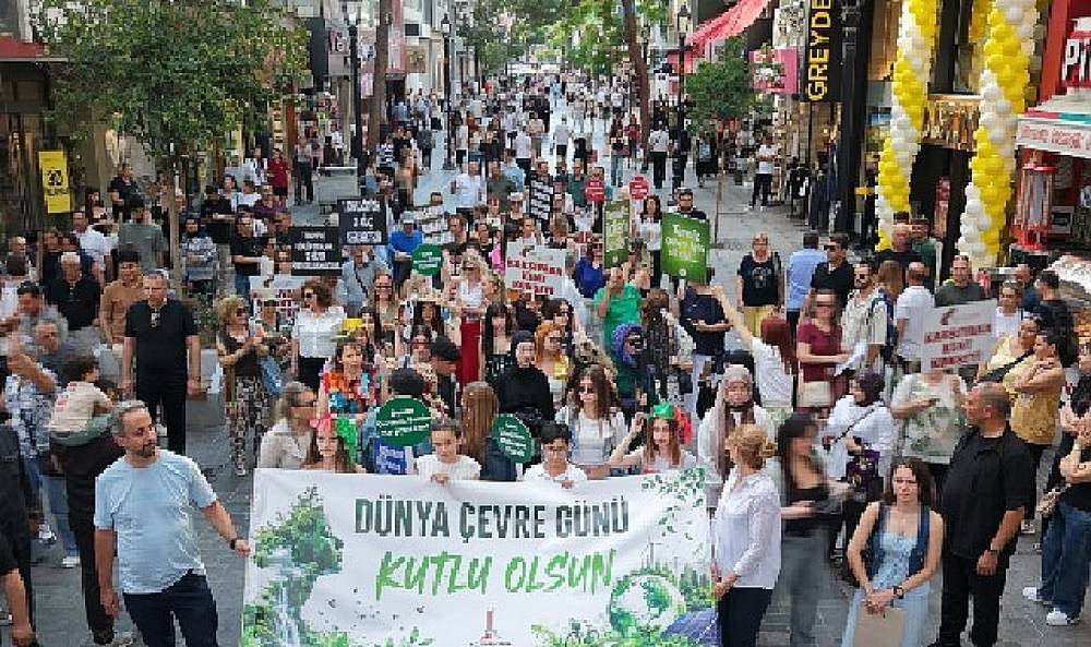 Karşıyaka 'D&uuml;nya &Ccedil;evre G&uuml;n&uuml;'n&uuml; farkındalık etkinlikleriyle kutladı