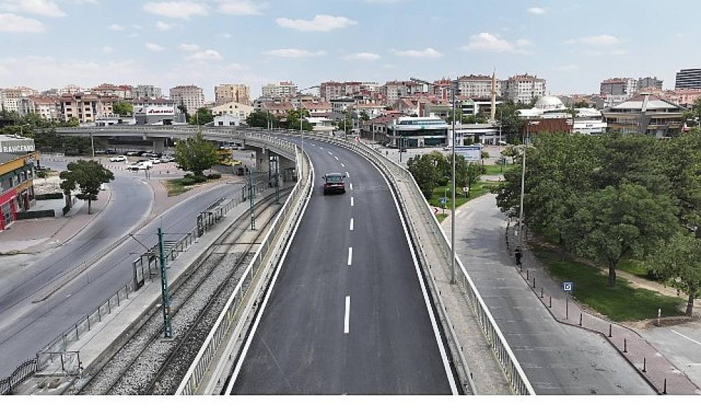 Başkan Altay Kunduracılar &Uuml;st Ge&ccedil;idi'nde Asfaltı Yenileyerek Standardı Y&uuml;kselttiklerini A&ccedil;ıkladı   