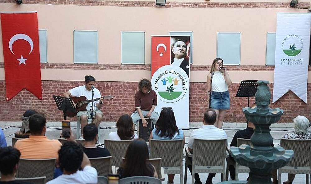Osmangazi'de Şadırvanlı Han'ın Tarihi Atmosferinde Ritimler Y&uuml;kseldi