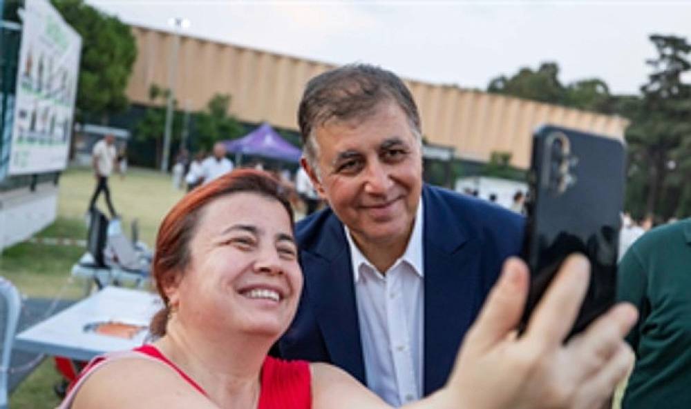  İzmir Fuarı'nda Cemil Tugay ve Halk Buluşması 