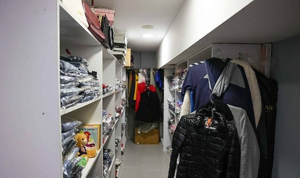 Buca'da giysi kumbaraları ile dayanışma büyüyor