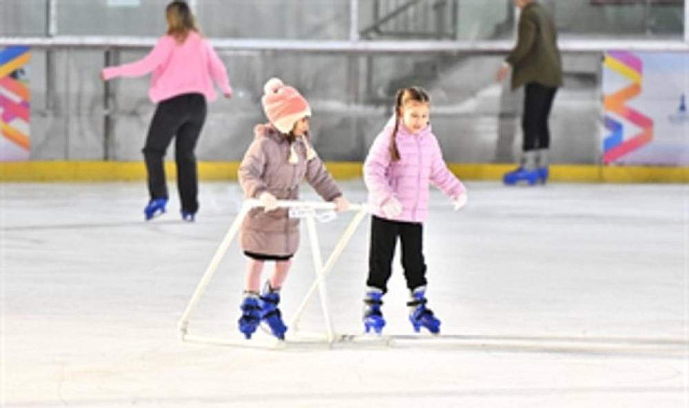 Büyükşehir Kültürpark ve Bostanlı'da buz pisti kuruyor