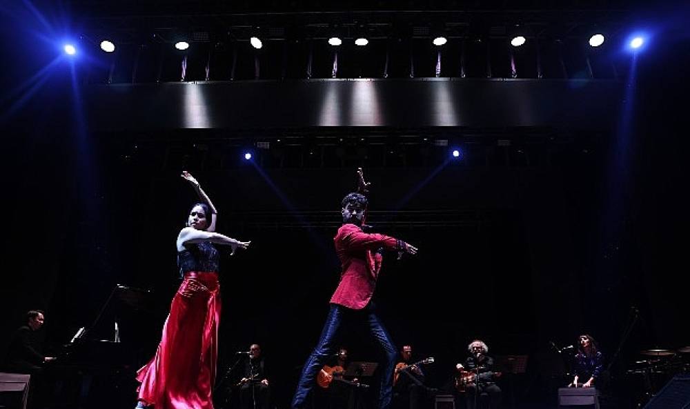 Mavi Siyah'tan ritim ve zerafetin buluştuğu unutulmaz gece