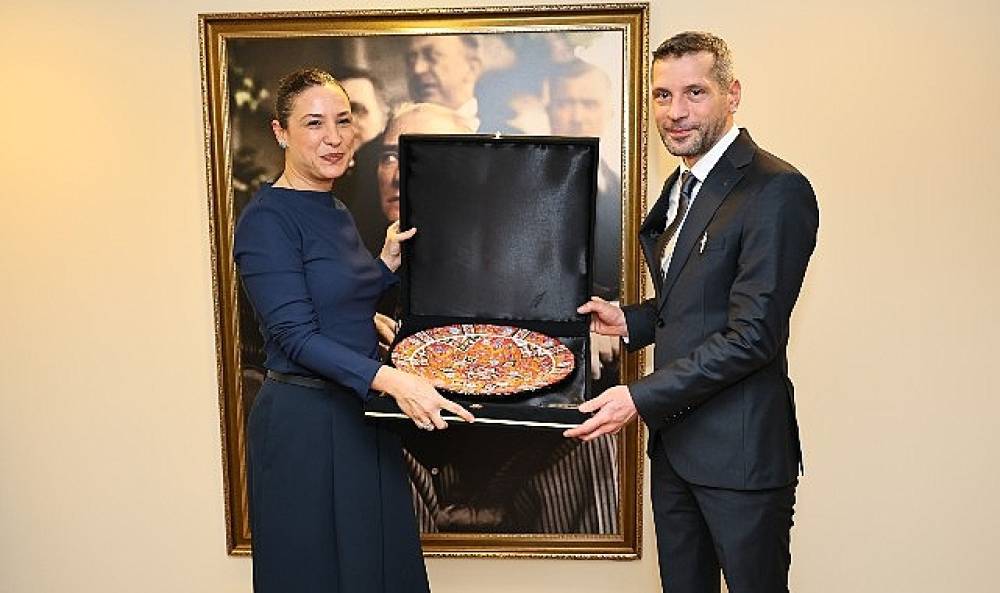 Efes Sel&ccedil;uk Belediyesi'ne Hayvan Ambulansı Bağışı