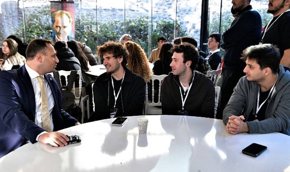 &Uuml;niversite &ouml;ğrencileri i&ccedil;in şeffaf ve g&uuml;venli burs dayanışması başlıyor