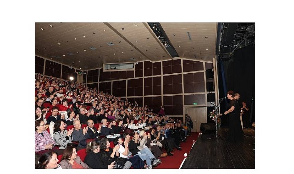 Nil&uuml;fer'de Anadolu ezgileri yankılandı