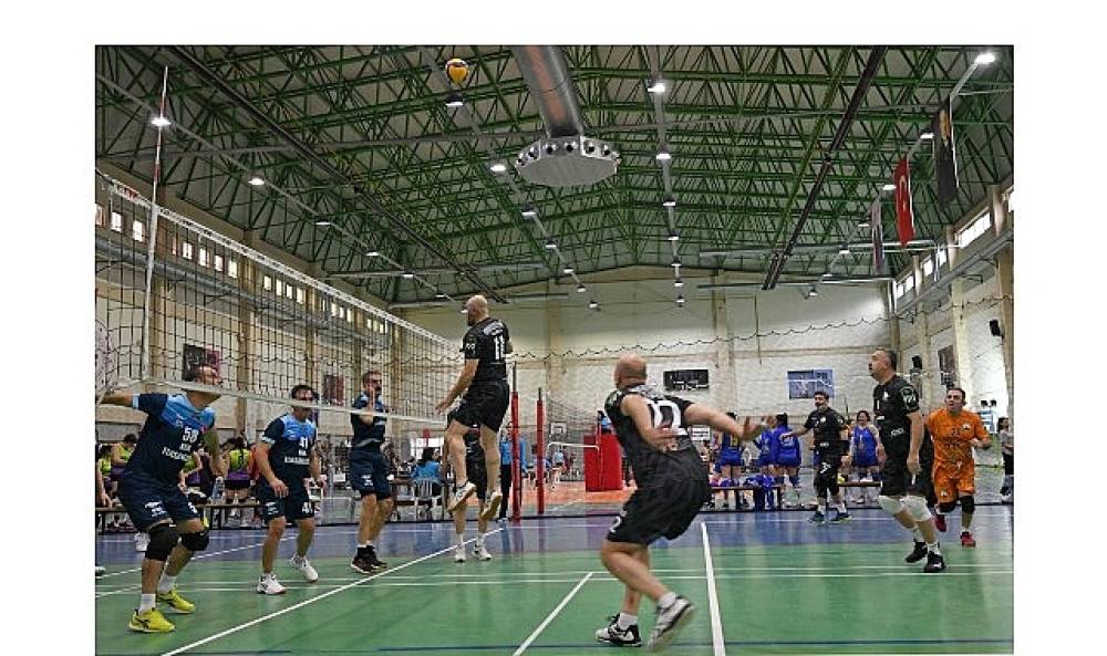 Osmangazi'de 700'&uuml;nc&uuml; Yıla &Ouml;zel Voleybol Turnuvası