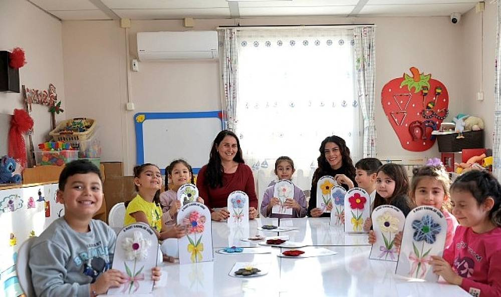 Didim'de Miniklerden Kadınlar G&uuml;n&uuml;'ne Renkli Dokunuş