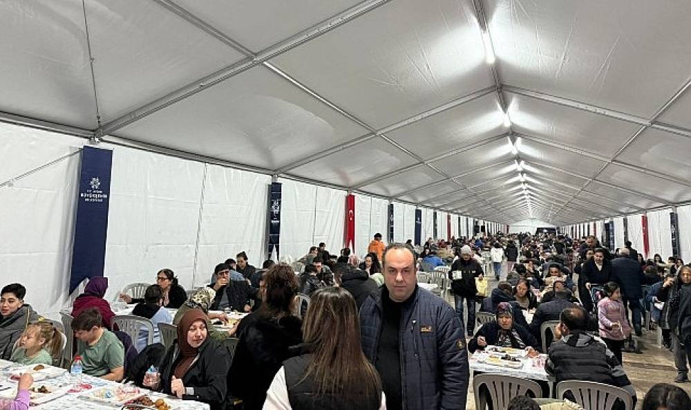 Başkan &Ccedil;er&ccedil;ioğlu Her G&uuml;n Binlerce Vatandaşı İftar Sofralarında Buluşturmaya Devam Ediyor