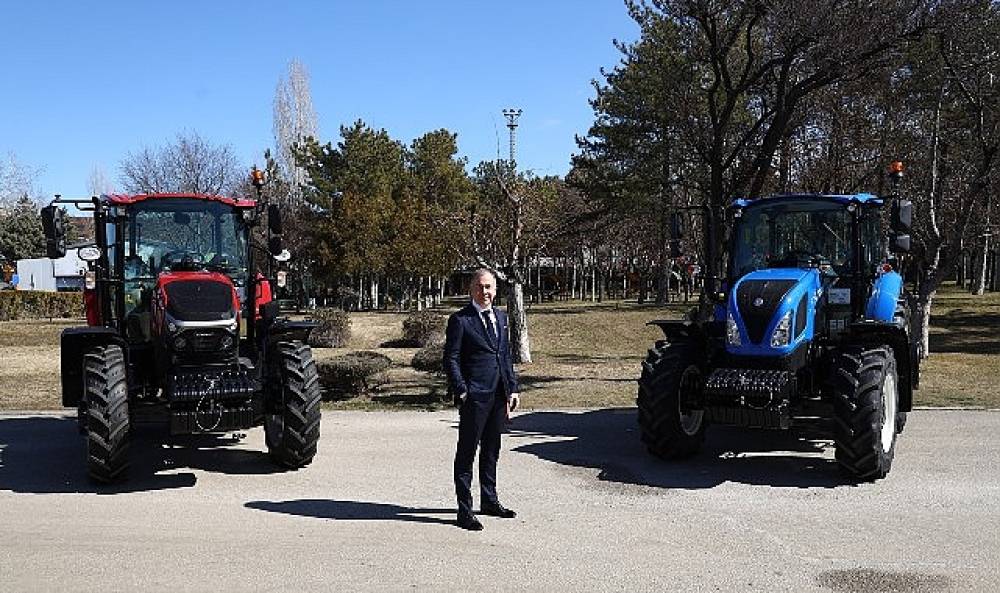 Konya Tarım Fuarı'nda T&uuml;rkTrakt&ouml;r Standını Ziyaret Edenlere New Holland T580B Kazanma Fırsatı
