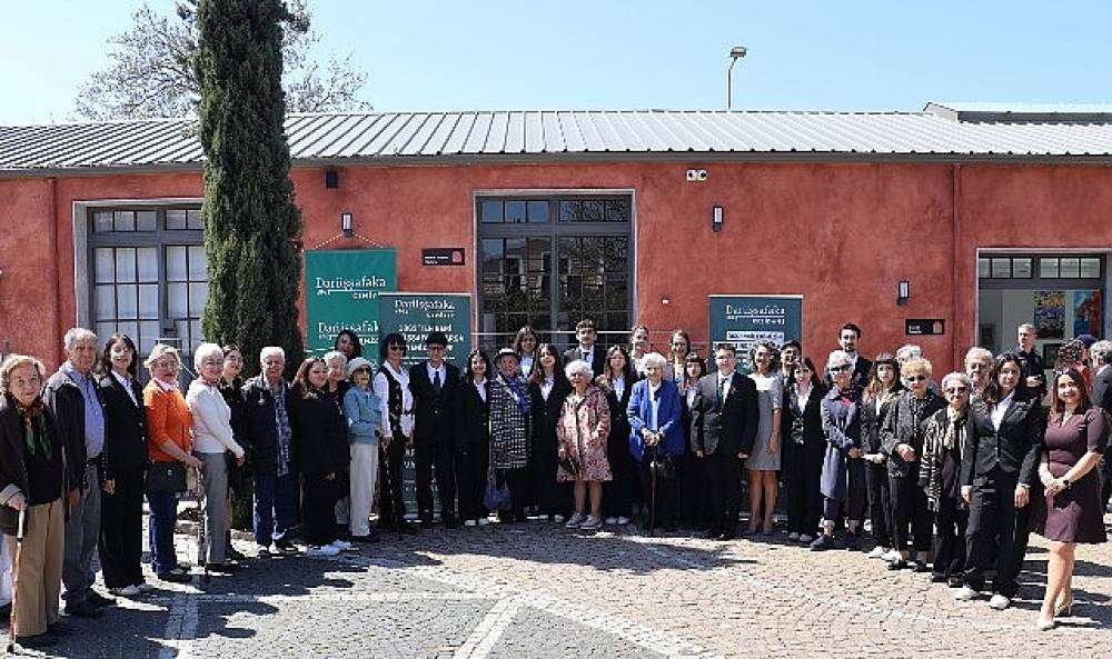 &ldquo;Bir Tuval İki Nesil" resim sergisi Urladam'da ziyarete a&ccedil;ıldı   