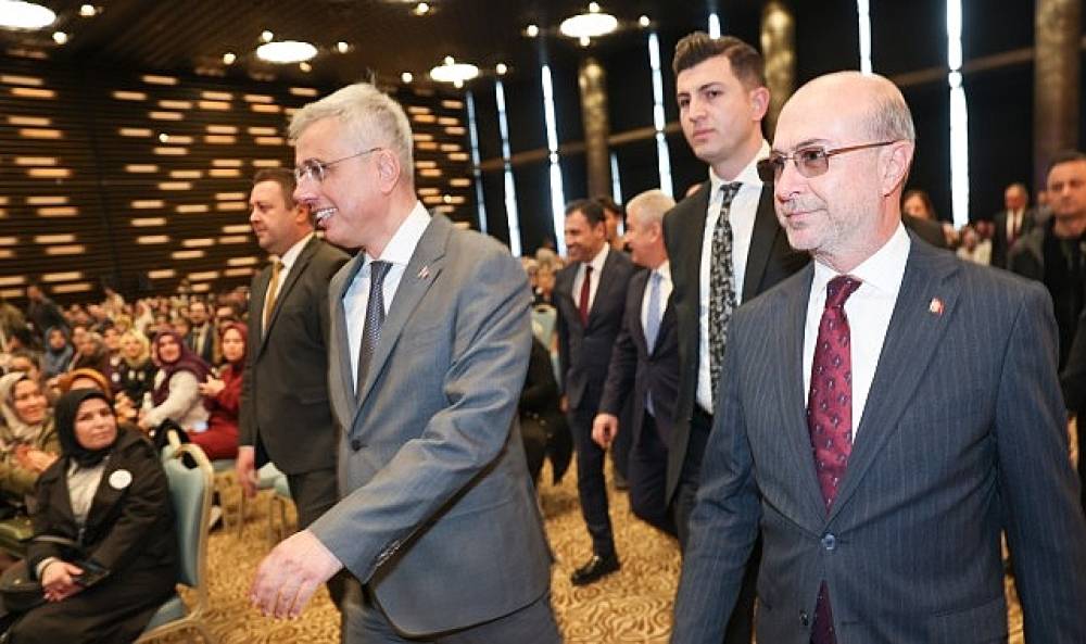 Sağlık Bakanı Memişoğlu Anne Baba Adayları ile &ldquo;İlk Adım Ebe Gebe Okulu Aile Buluşması"nda Bir Araya Geldi