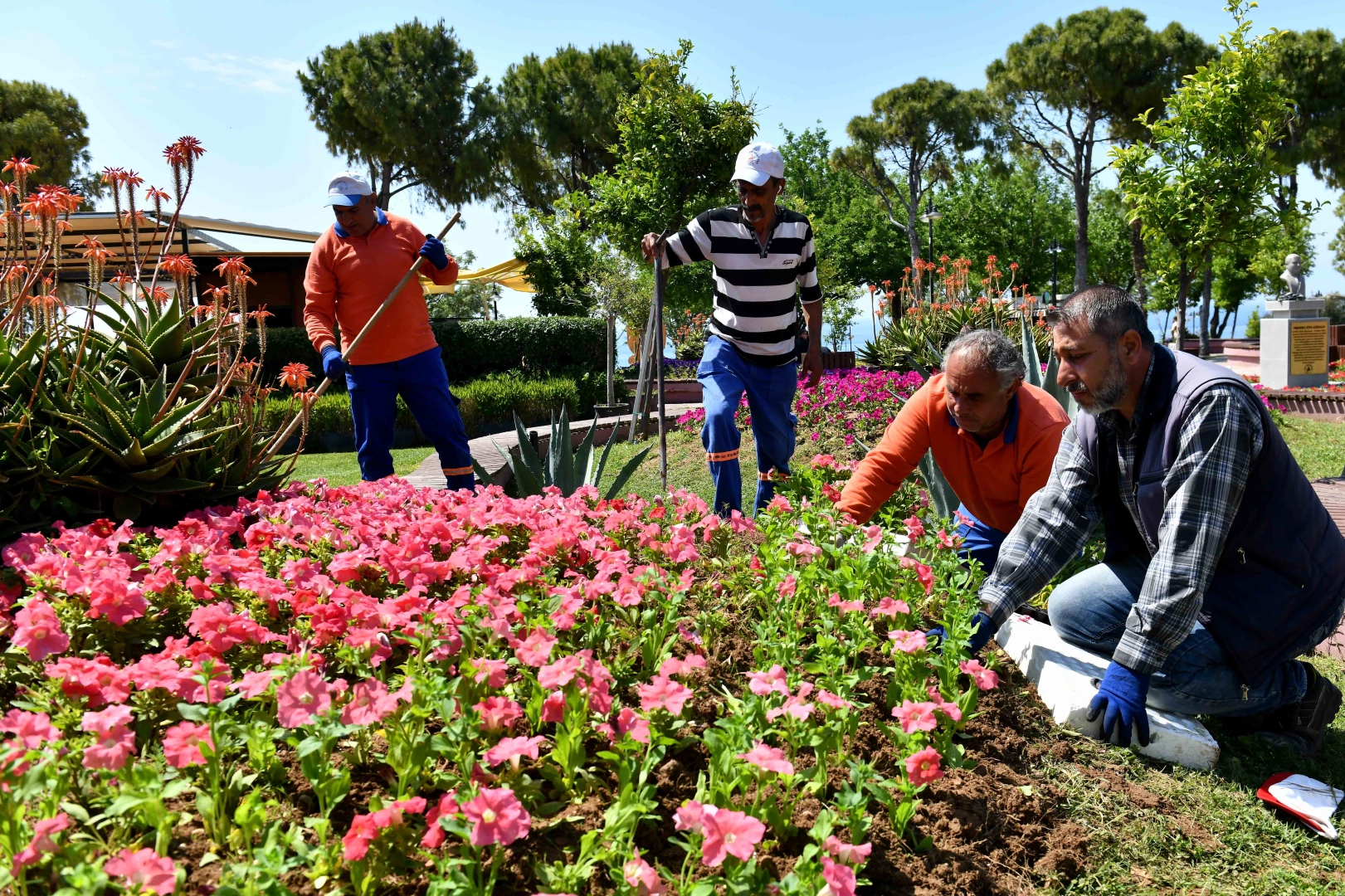 ANTALYA’DA İLK KEZ DÜZENLENEN ÇİÇEK DESENLERİ GÜNLERİ, FESTİVAL HAVASIYLA BAŞLIYOR