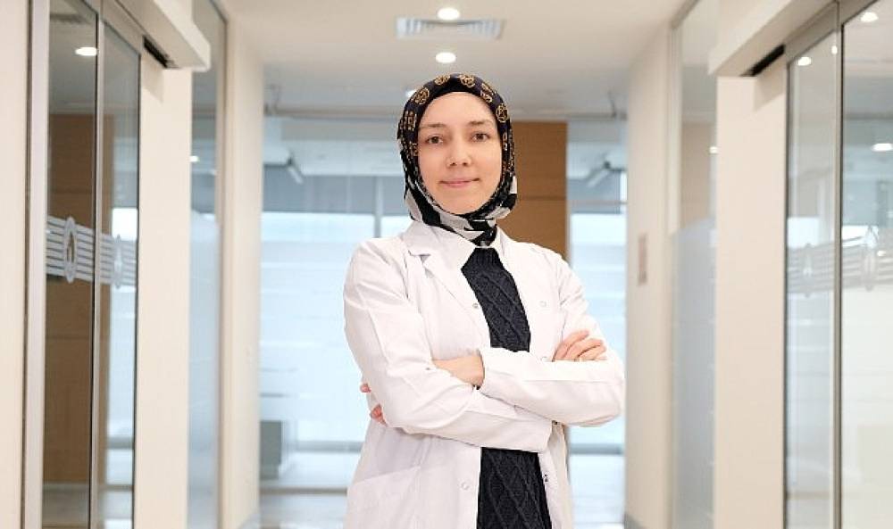 İMPLANT KAYBINA DİKKAT: DİŞ ETİNDEKİ KIZARIKLIK VE KANAMA İLK UYARI OLABİLİR