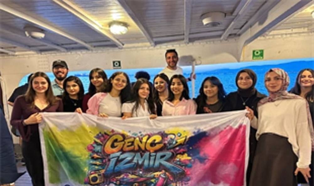 Gen&ccedil; İzmir g&ouml;n&uuml;ll&uuml;leri, Bergama Vapuru'nda buluştu