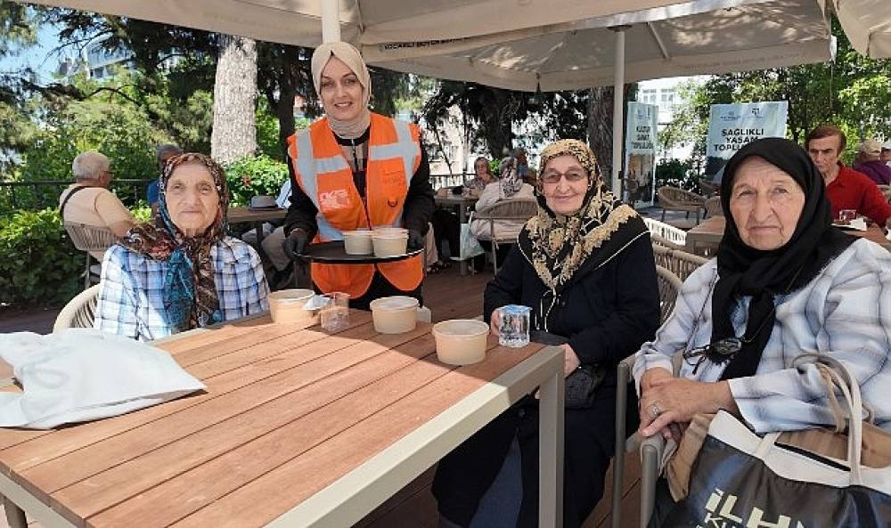 Aşure bereketi Saygınlar Kul&uuml;b&uuml;'ne taşındı