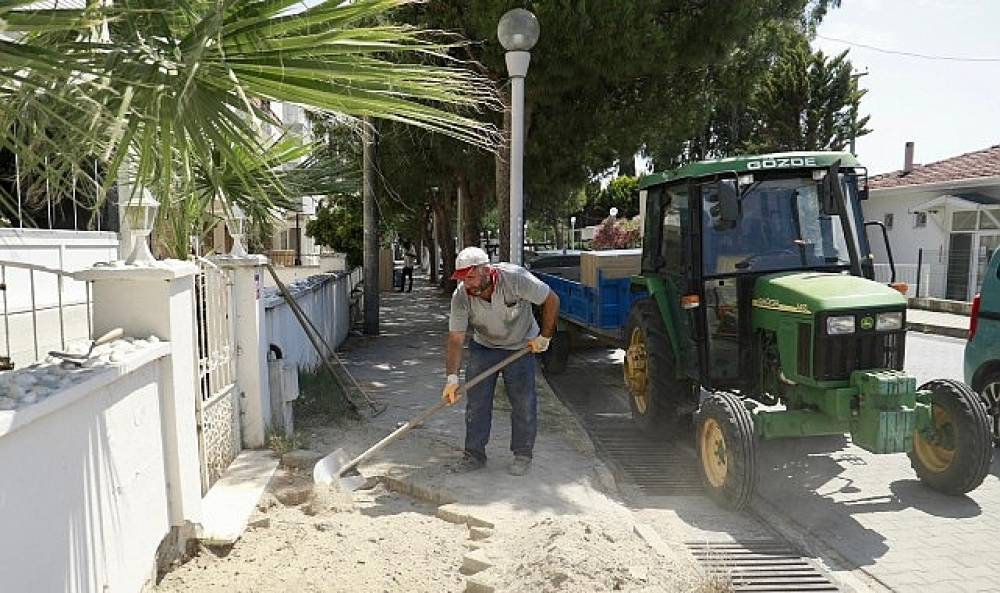 Burhaniye'de Yol Yapım, Bakım ve Onarım &Ccedil;alışmaları Aralıksız Devam Ediyor