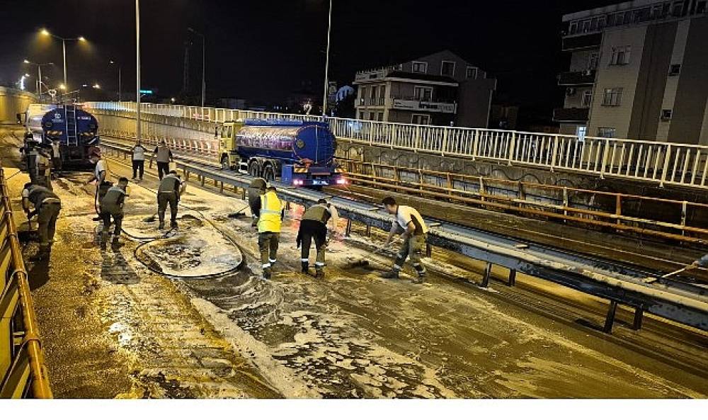 Eskihisar Feribot Yolu Alt Ge&ccedil;idi'nde gece mesaisi