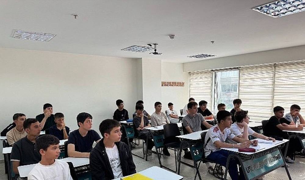 Gen&ccedil;ler, Yazı Lise Medeniyet Akademileri'nde Karşıladı