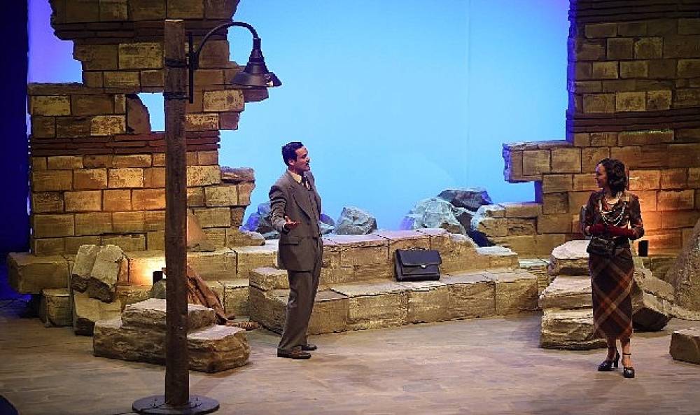 Bakırk&ouml;y Belediye Tiyatroları'ndan 'Ay Tedirginliği' galası