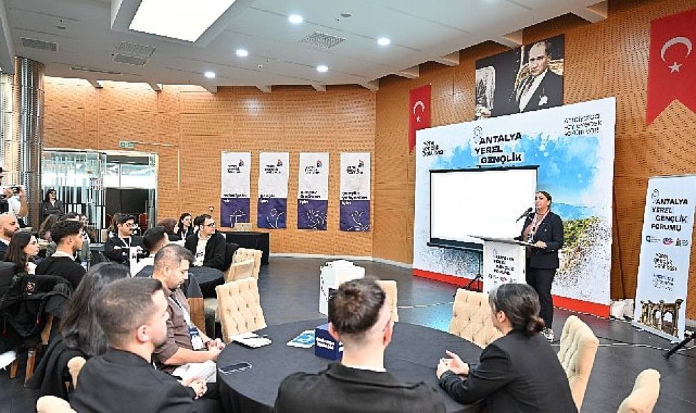 B&uuml;y&uuml;kşehir'de 'Antalya Yerel Gen&ccedil;lik Forumu' d&uuml;zenlendi