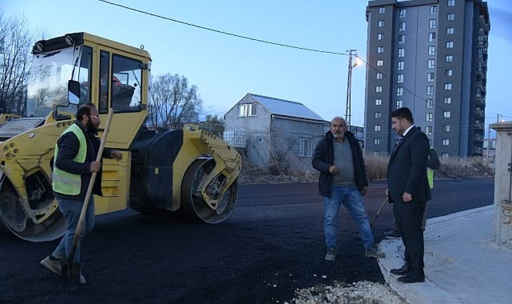 Başkan &Ccedil;ırpanoğlu Asfalt &Ccedil;alışmalarını Yerinde İnceledi