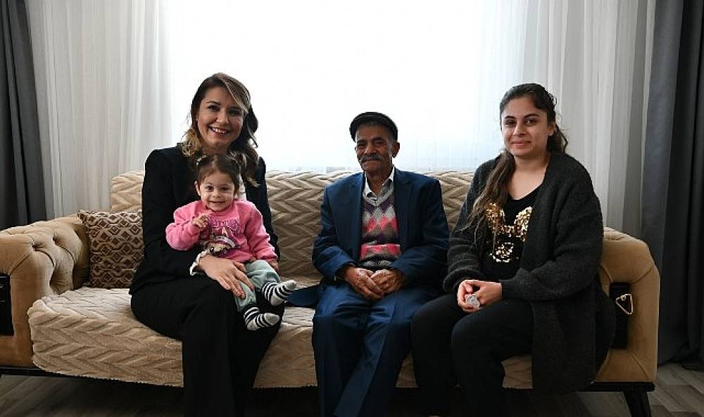 D&uuml;nya Romanlar G&uuml;n&uuml;'nde Anlamlı Ziyaret