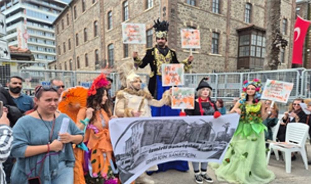 İzmirli sanat&ccedil;ılardan ve Kent Konseyi'nden Meslek Fabrikası i&ccedil;in destek