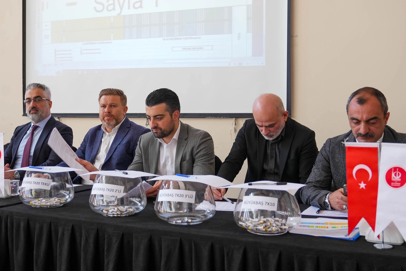 KEÇİÖREN’DE KURBAN PAZARI ÇADIRLARI NOTER HUZURUNDA KURA İLE BELİRLENDİ