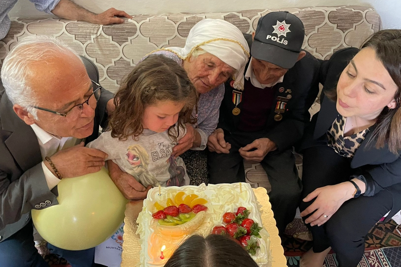 MUĞLA BÜYÜKŞEHİR BELEDİYESİNDEN 95 YAŞINDAKİ KORE GAZİSİNE DUYGULANDIRAN DOĞUM GÜNÜ SÜRPRİZİ