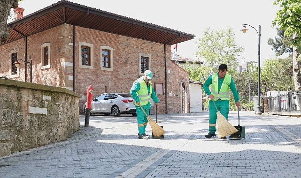 Bursa'nın D&uuml;nyaca &Uuml;nl&uuml; Tarihi Alanlarına &Ouml;zel Temizlik Ekibi