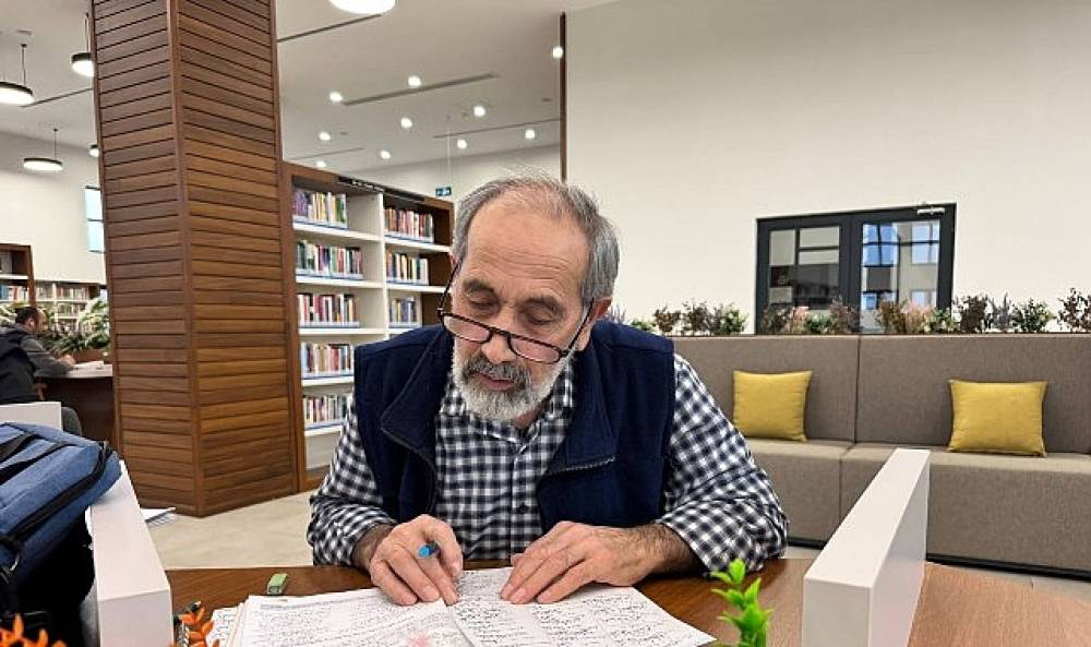Tuğran Amca'nın okuma aşkı yıllara meydan okuyor