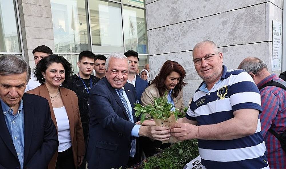 Nil&uuml;fer'de 120 bin fide vatandaşla buluştu