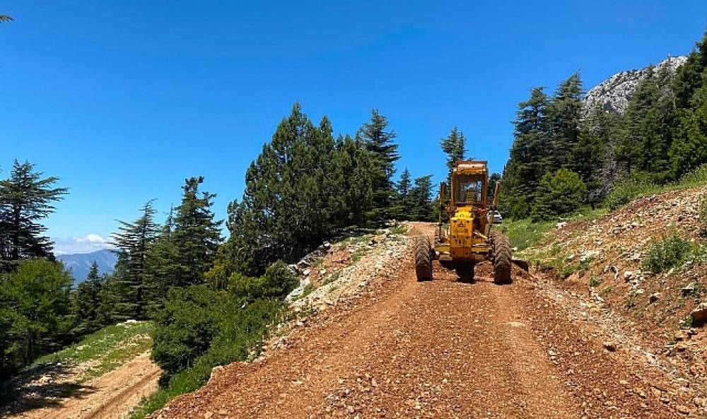 Akseki'de yayla yollarında bakım ve onarım &ccedil;alışması