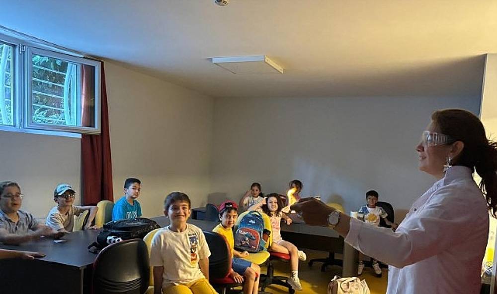 &Ccedil;ocuklar yaz tatilinde eğlenerek &ouml;ğreniyor