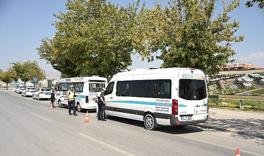 Konya B&uuml;y&uuml;kşehir Zabıtası Toplu Taşıma Denetimlerini S&uuml;rd&uuml;r&uuml;yor