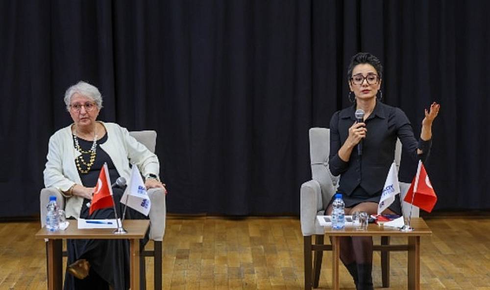 Şule Aydın ile “Tımarhaneden Haber Var