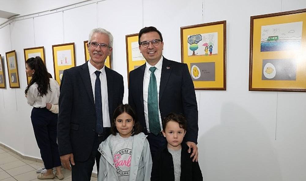 Rıfat Ilgaz'ın Öksüz Civciv'i çocukların karikatürlerinde hayat buldu