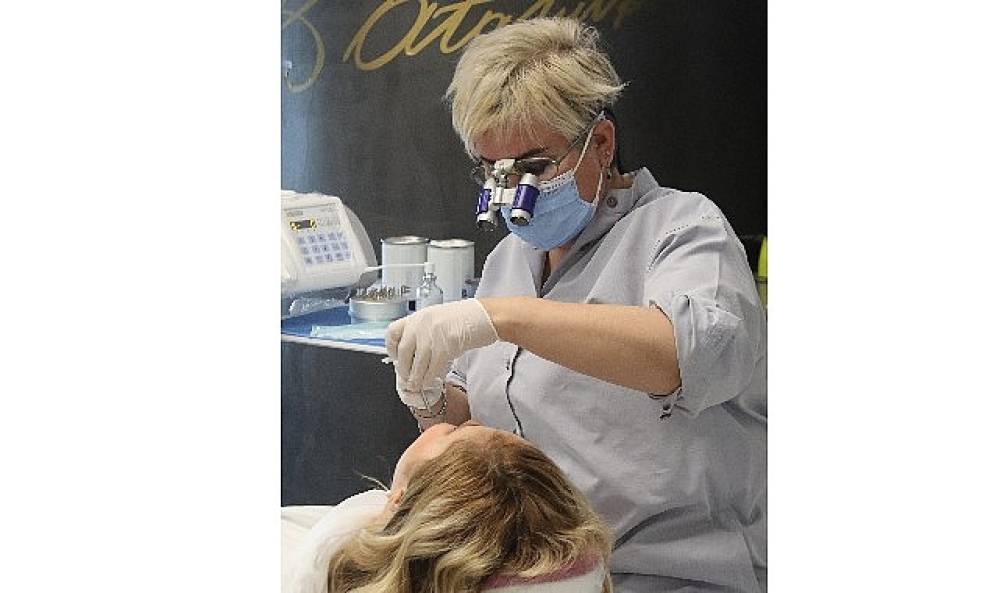 Dijital diş hekimliği ile biyolojiyi koruyan implant 
