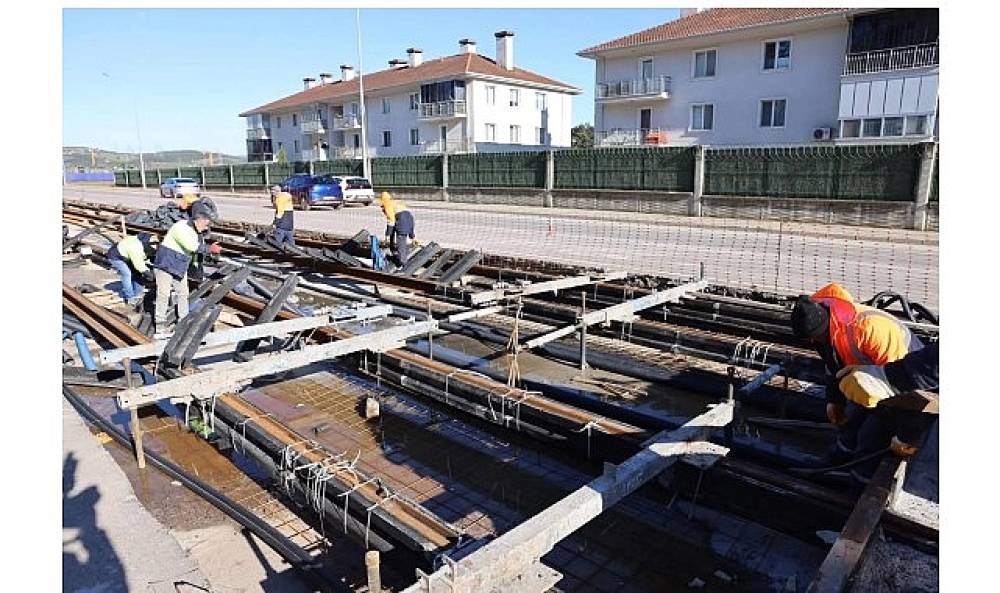 Başkan B&uuml;y&uuml;kakın: &ldquo;Raylı  sistemde kapasiteyi s&uuml;rekli artırıyoruz"