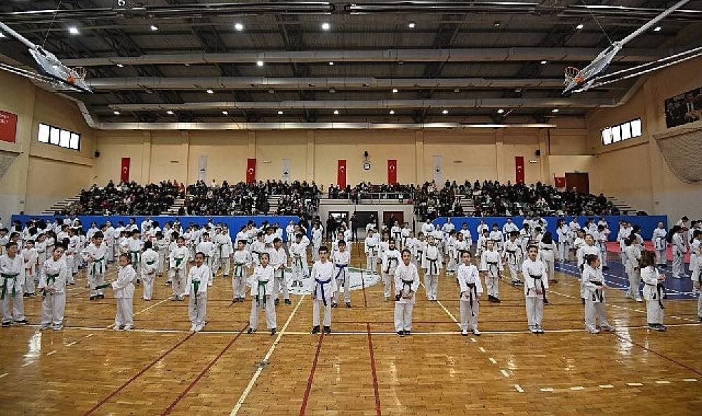 Osmangazi'de 300 Karateci Kuşak Sevinci Yaşadı