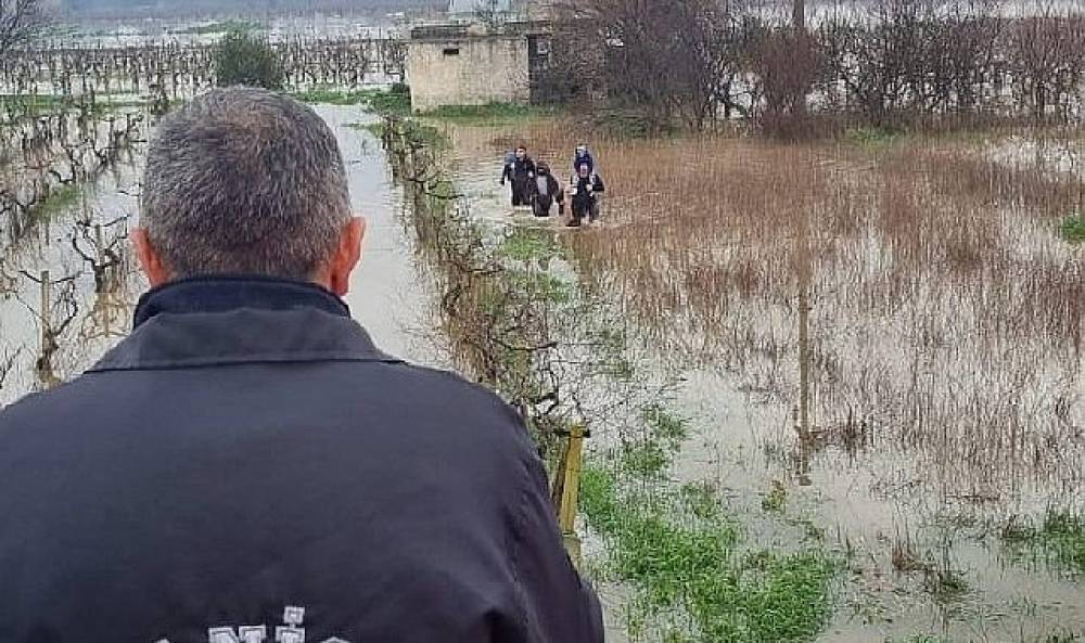 Selde Mahsur Kalanların İmdadına B&uuml;y&uuml;kşehir İtfaiyesi Yetişti