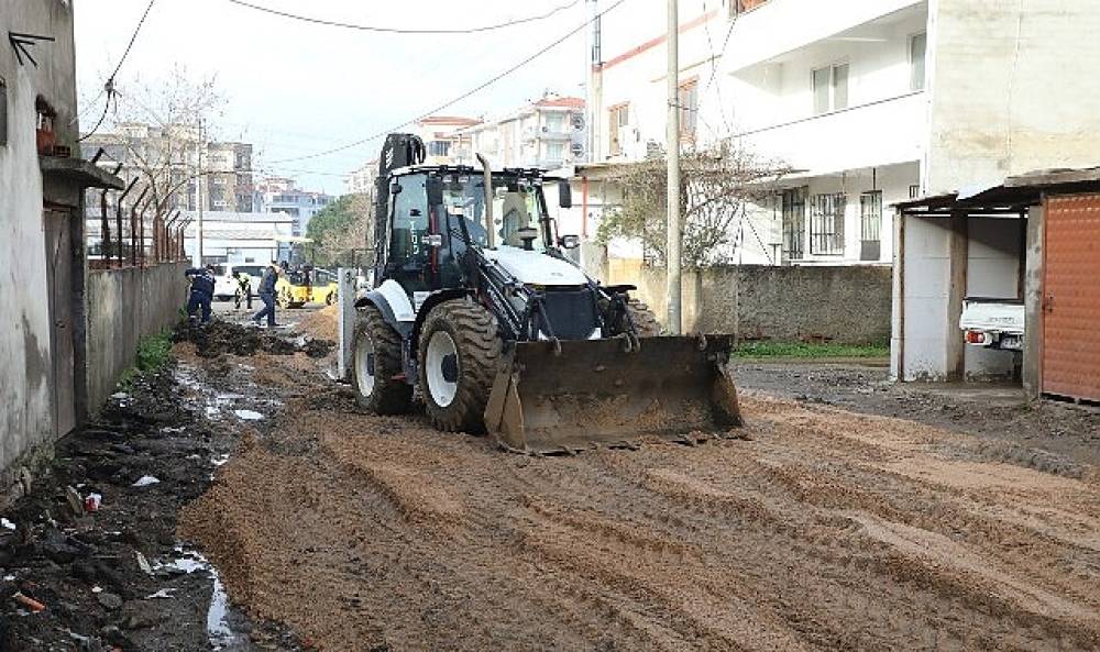 Edremit'te yol seferberliği: 14 ekip aynı anda sahada