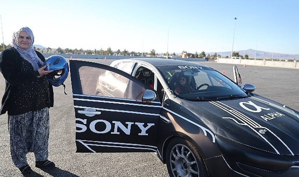 Nevşehir'de Şalvarını Giyip Gelen Kadınlara &Ouml;zel Slalom S&uuml;r&uuml;ş&uuml;