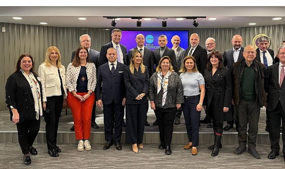 K&uuml;resel Belirsizliğe Karşı Re&ccedil;ete: G&uuml;ven, Teknoloji ve Ortak Akıl