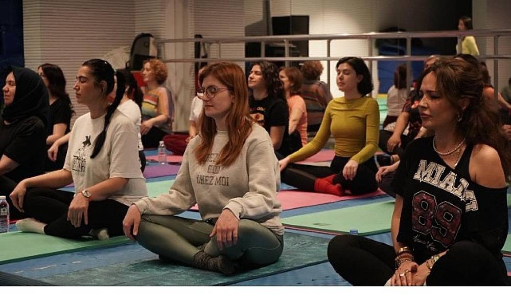 L&uuml;leburgaz'da dopdolu 8 Mart