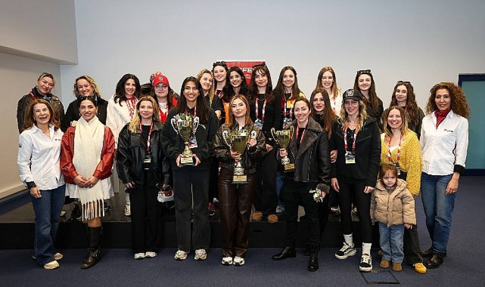 Kadın S&uuml;r&uuml;c&uuml;ler İstanbul Park'ta Buluştu