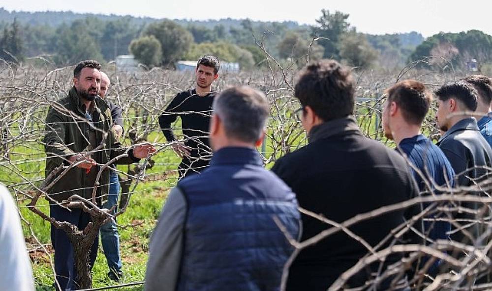 Buca'nın bağlarında geleceğin ziraat m&uuml;hendisleri yetişiyor